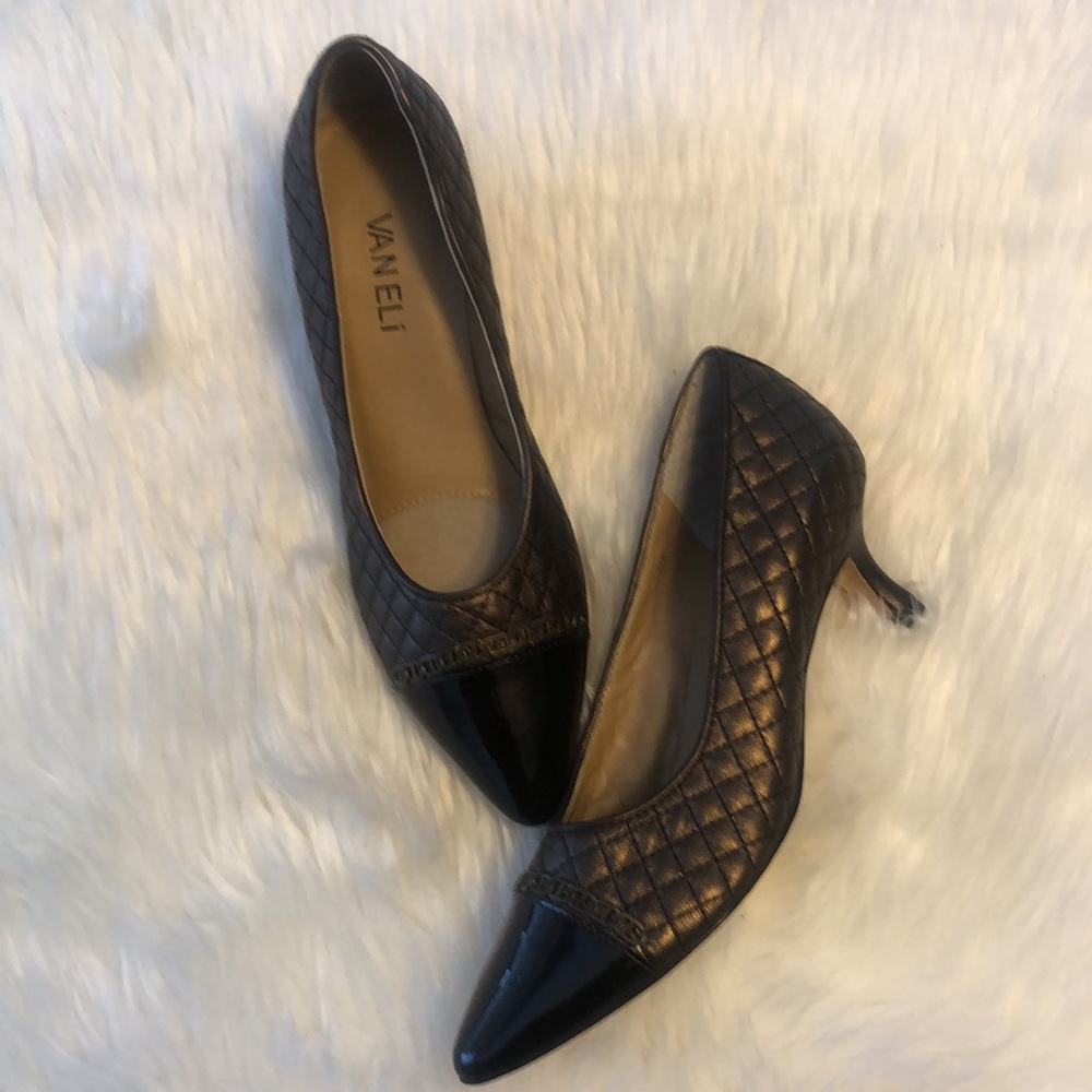 Vaneli two toned kitten heels 6M